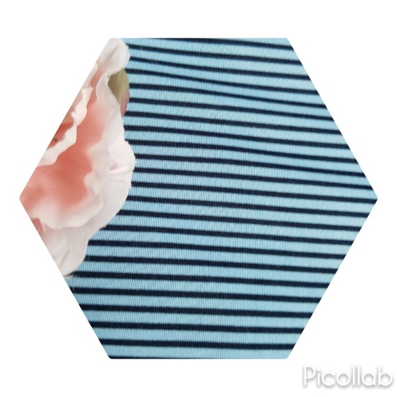 Lands' End "Performance" Activewear top - Picture 4 of 5